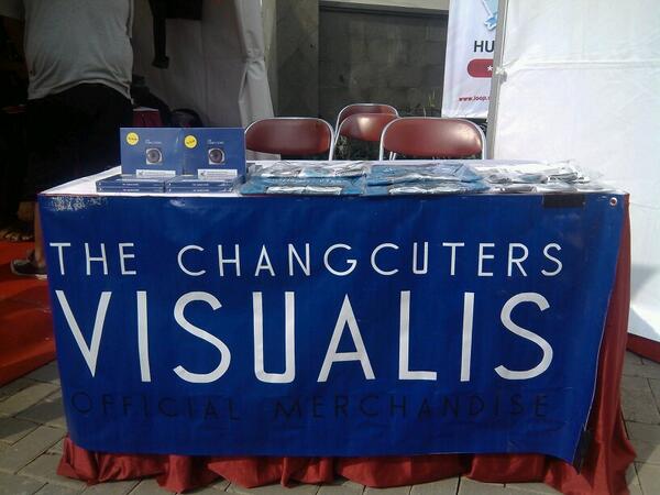 twitchangcuters's tweet photo. Ayoook arek2 malang @CRMalang_HMF ada booth merchandise visualis #1milliondreams telkomsel #VisualisTour2014 http://t.co/lw4KTd4jSz