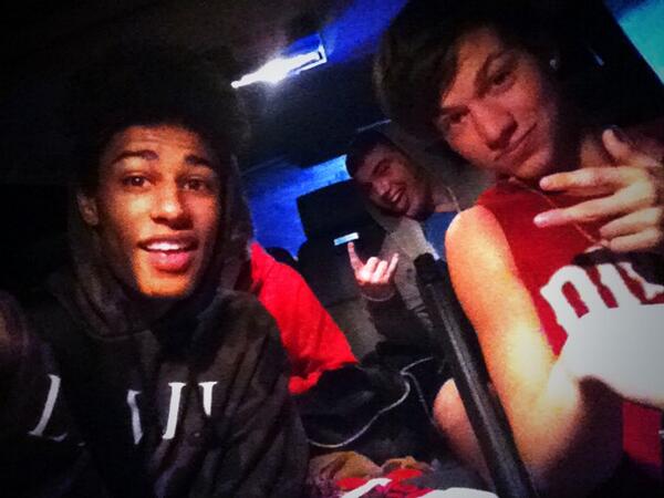 RealNoahJ's tweet photo. Feds caught us lackin. #Rangeroverproblems @taylorcaniff @dehaven_nick http://t.co/6KmNR6kRR2