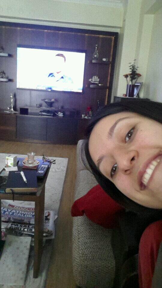 Gözüme soka soka kerem bursin izlemese iyi sevgili aslinda -_-