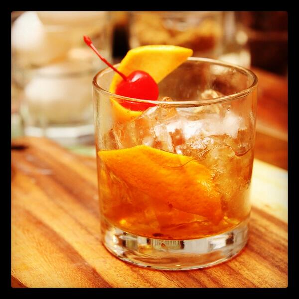 lasfloresph's tweet photo. Happy Sunday! Join the bar @lasfloresph &amp; try Old Fashioned!! http://t.co/2JC7JQHZrE