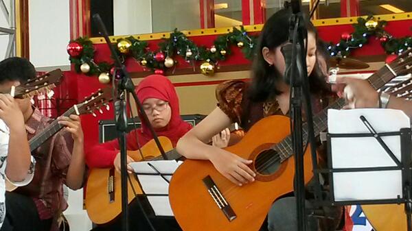 RismaHarahap's tweet photo. Music indah bisa ungkapkan suara hati, pesan kasih, menjembati hati pr pemuja keindahan★Selamat Hari Musik Nasional ♥ http://t.co/Vbj03AIsV9