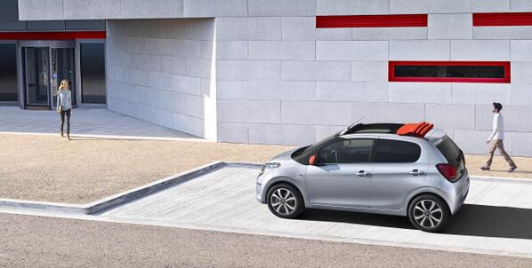 CitroenFrance's tweet image. Connaissez-vous la technologie #MirrorScreen, proposée par #Citroën #C1 ? bit.ly/1n2QASn