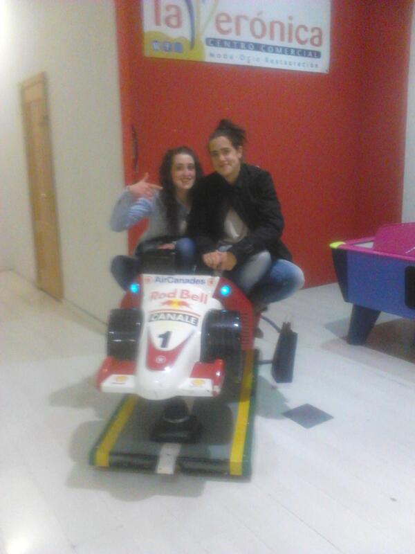 angelillacania's tweet photo. De golismeo con mi @xikimoles :) http://t.co/QirneBVcUI