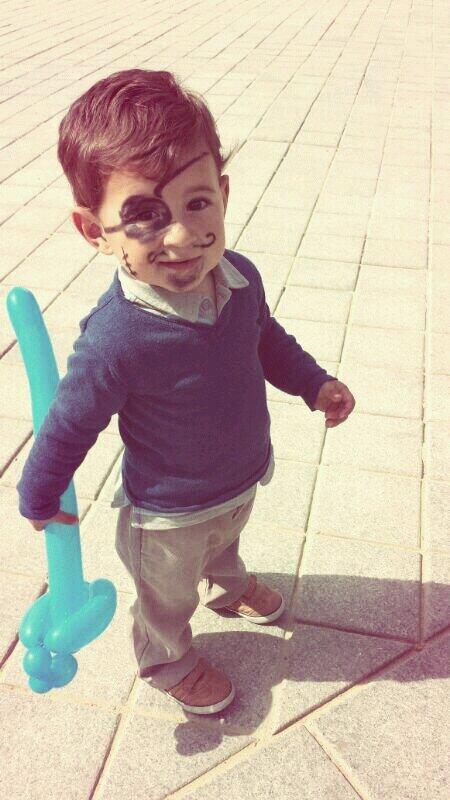 kevinsacon's tweet photo. PIRATAAAAAAAAA!!! Mi sonrisa de cada día. http://t.co/MduqvAxog3