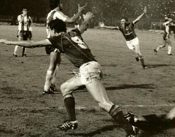 brandysim8's tweet photo. @FootballInT80s Barry Hornes goal for Wrexham knocks FC Porto out of 1984/85 ECWC 4-4 on aggregate Won on away goals http://t.co/8JSfsM7qPz