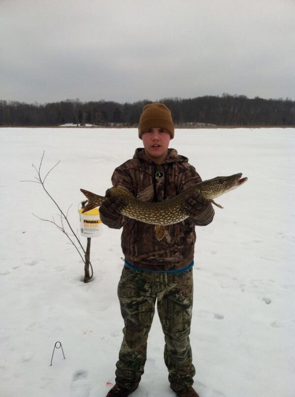 KennyLantis's tweet photo. Not a bad day on the lake http://t.co/vKGJ8Vk8Xs