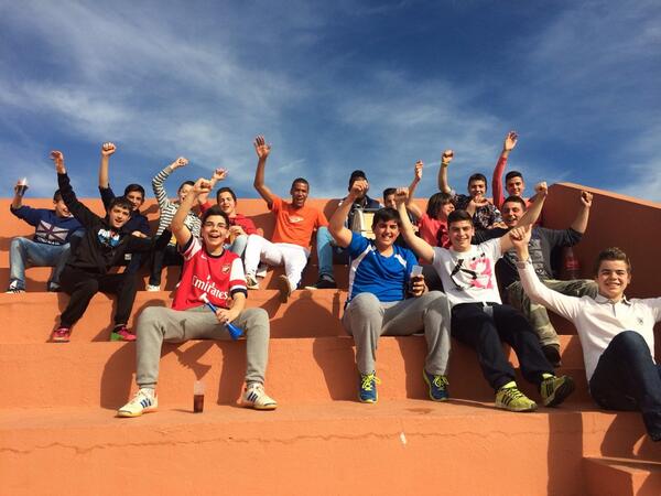 saturalcazar's tweet photo. Grada joven apoyando a la @sp_herrera #arribalaSp http://t.co/AaUcQjkgYc