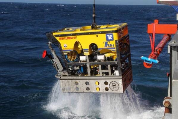 mykamarul's tweet photo. Mega Bakti has this "robot" for SAR “@CitizenSugaCane @Khairykj... our Scorpene subs to good use this time. #MH370” http://t.co/k8rw9Ammwm