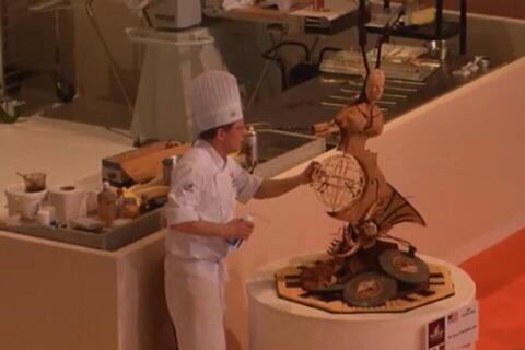 Harry Peemoller USA with his Artistic Piece. Never have we seen anything so amazeballs crafted from dough #Europain