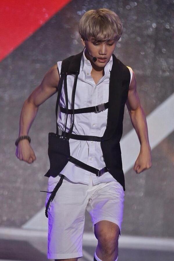 EternalEXO's tweet photo. Your Biceps.. I just-asdfghjkl http://t.co/QEbK2YCjND