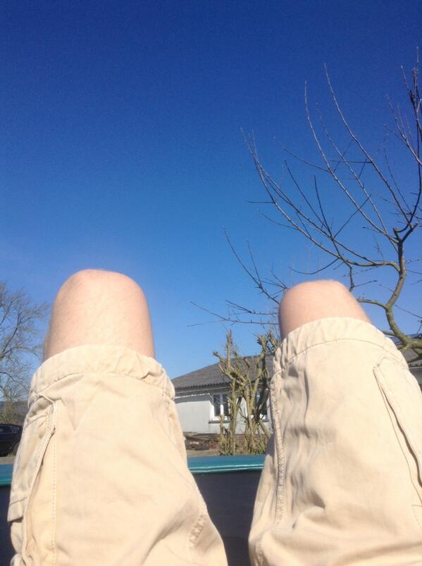 Lieg auf dem Trampolin und will nicht hüpfen