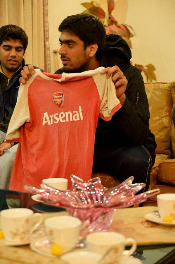 OWYP_NUSTHub's tweet photo. "Enjoyed telling the team the story of my first #Arsenal shirt" #Azfar #SST2014 #MyMoment http://t.co/4UgQIM2T2N