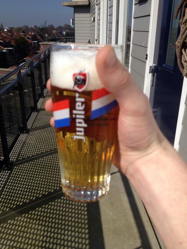 Thomas_0180's tweet photo. Genieten van het weer http://t.co/i9SHOB3S5E