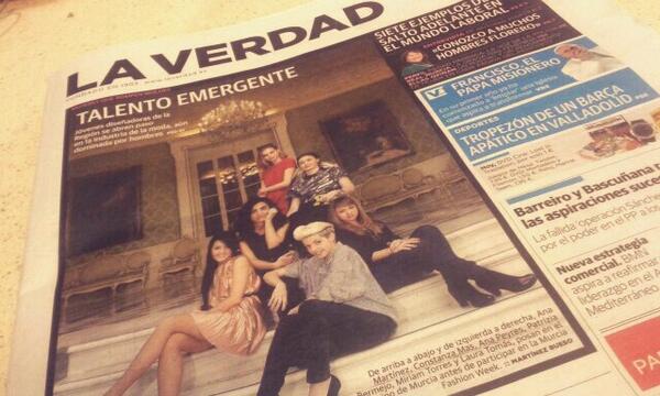 MiriamMai's tweet photo. Hoy somos portada del periódico La Verdad!! ♡ http://t.co/bvXJE84ePs http://t.co/0q8VwQpCTt