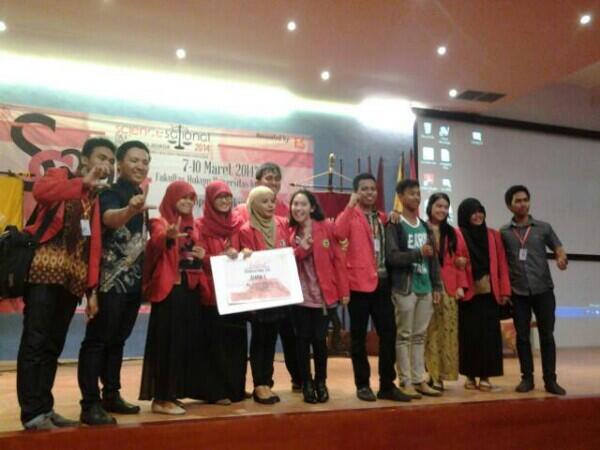 Inilah tim Prijadi Praptosuharjo dari Universitas Hassanudin yg meraih juara 1 LKTI Sciencesational 2014