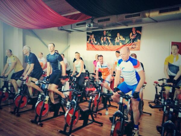 Wat een feest!! spinningmarathon  <a href="/HLunsing/">Henk Lunsing</a> geld ophalen met <a href="/TourduALS/">Tour du ALS</a> voor <a href="/ALSnederland/">ALS Nederland</a>