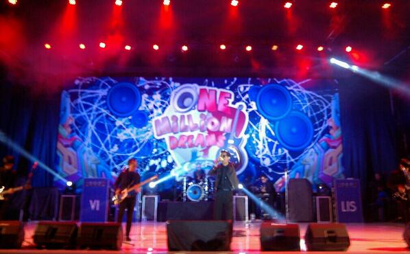twitchangcuters's tweet photo. Yeaaahhhh malang #1milliondreams telkomsel #VisualisTour2014 http://t.co/ifyhlANJgH