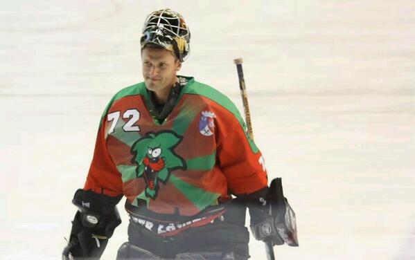 RevierLoewen's tweet photo. Heute feiert unsere #72 Sinuhe @Swheimo Wallinheimo seinen 42 Geburtstag! Onneea Walli!!! #RLOInfos http://t.co/O1dNUAXF1d