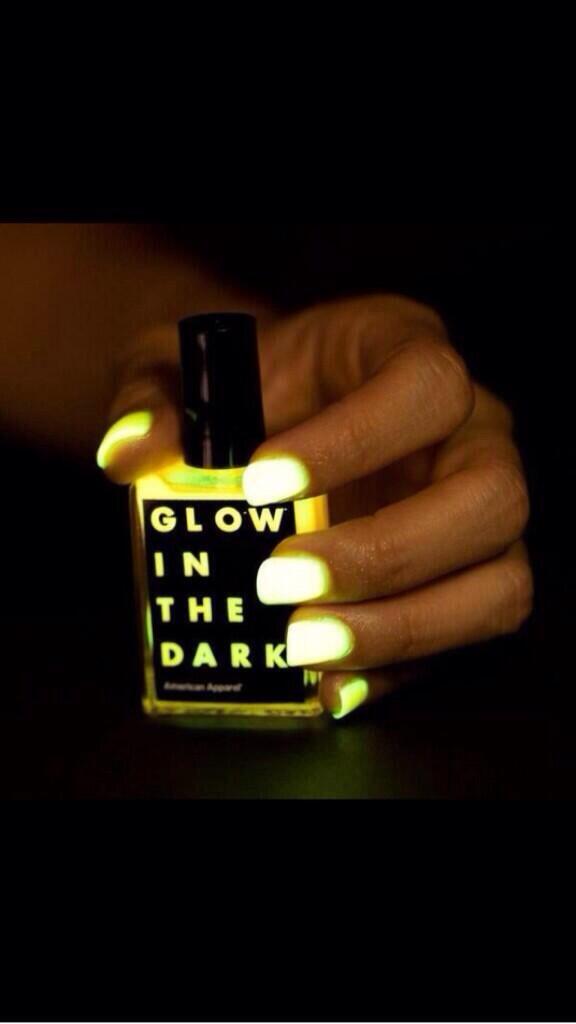 Wil jij dit gratis Potje Glow nagellak!? Je betaald alleen de verzendkosten van 6,95 € Retweet als jij dit zou willen