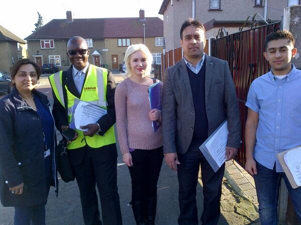 mayesbrooklab's tweet photo. Mayesbrook Labour Action Team and Cllr Butt canvassing in Waterbeach Road http://t.co/gC46eZHgSd