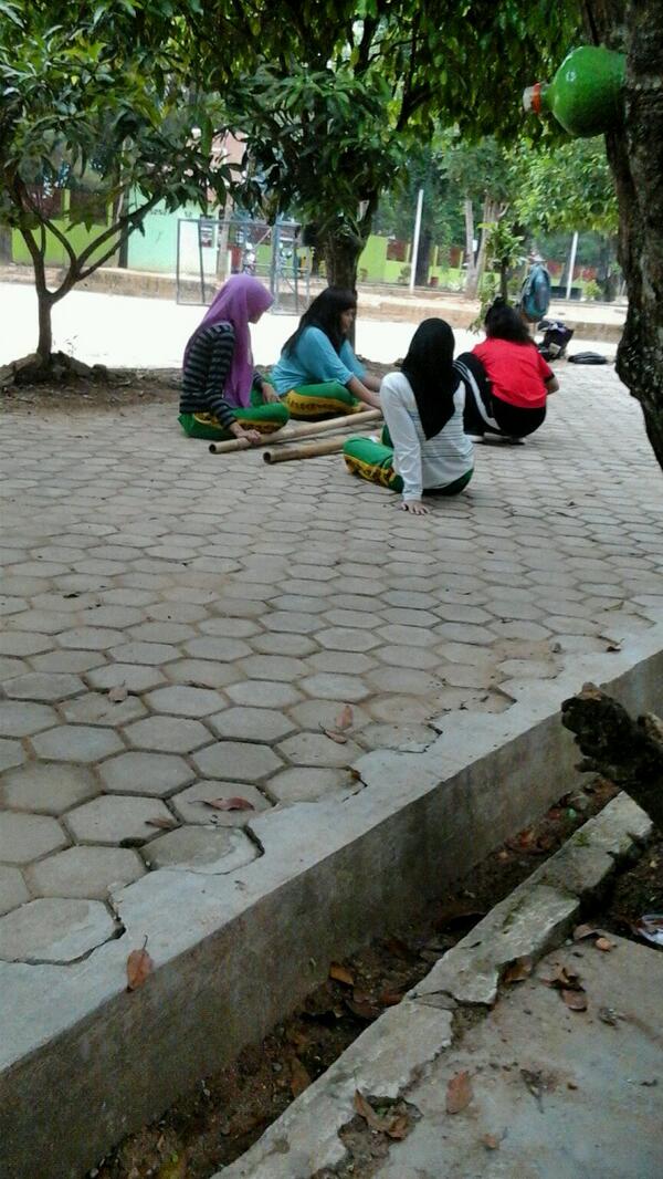 diah_tri031 tweet picture