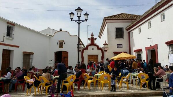 NazarenoySocorr's tweet photo. Este es el ambiente que estamos disfrutando en estos momentos, ¿te lo vas a perder? #ConvivenciaCofrade http://t.co/LpIYhw1K1M