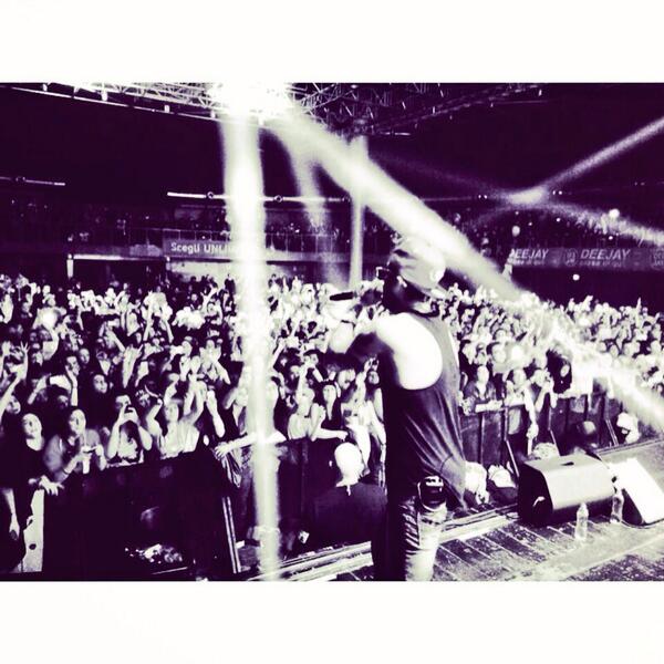 RobyRuffo's tweet photo. @RealEmisKilla Sei la fine del mondo credimi.... TiamoIdolooo EK..❤️😍😘🔝 http://t.co/cN0GZy1bcU