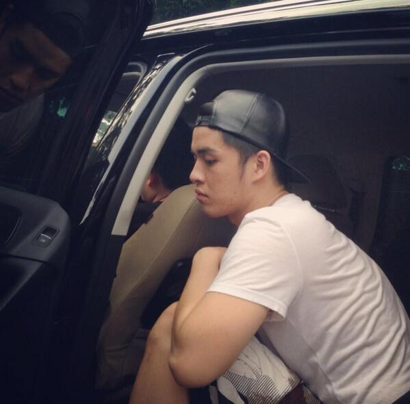 PjPAINS_89's tweet photo. Papa lagi gayau yaaa.. Kok muka papa yemes banget.. Celita papa cama Aletha.. @HmorganW #fotobyOmSastra http://t.co/O2TJaWBubB