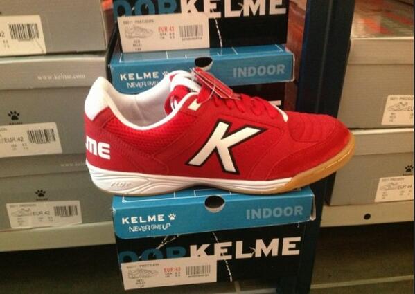 Empezamos la semana sorteamos estas preciosas kelme, solo seguir a <a href="/antonio10alcarz/">antoo</a> luego diremos el ganador .