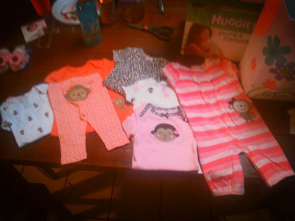 BreeNatalyGee's tweet photo. everyone who went to my shower tried to remind me my daughter is a #chunky #monkey c: http://t.co/3kYOhWtCxK