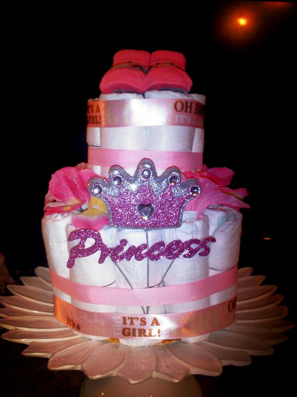 BreeNatalyGee's tweet photo. I made a #diapercake! With my girl @isaiahsmom12 c: <3 http://t.co/ifKC7GazQp
