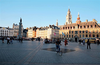MySoupBox's tweet photo. 19° in Lille - Spring is coming, why not enjoy a fresh tomato soup under this promising blue sky? #IESEGsmm @LLHBH http://t.co/eakimocPIV