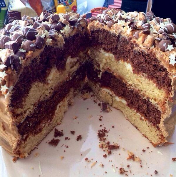 dessertsOW's tweet photo. SNICKERS AND PEANUT BUTTER CAKE! A whopping 12 inches high!  #comingsoon #limitedeatidion #reeses #cake #snickers http://t.co/DbqtgJuf5f