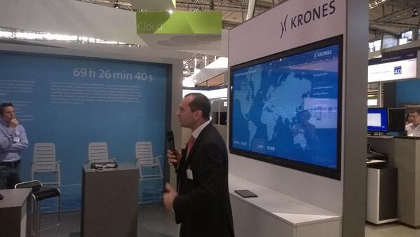 SenorFlo's tweet image. Demo von Industrie 4.0 bei der @kronesAg am MS-Stand. #Cebit #microsoftadding