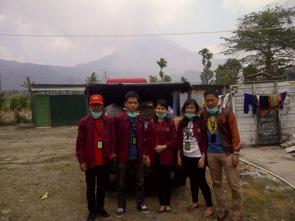 HMJM ikut dalam kegiatan Bakti Sosial ke korban erupsi gunung sinabung  dengan Smw UKM di STIE - STMIK IBBI MEDAN