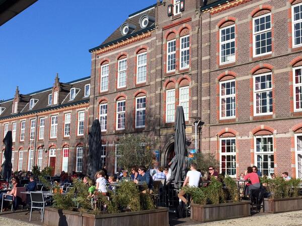 indekazerne's tweet photo. Het terras seizoen is weer gestart!
Vandaag volop genieten van deze mooie dag op ons heerlijke terras, lekker toch? http://t.co/QxfLipborr
