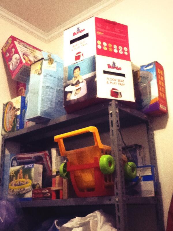 Malam semua. Bumbo lg ready nih. Cocok buat anak yg lg belajar duduk. Mrctoys.com .sms/wa 085715841224