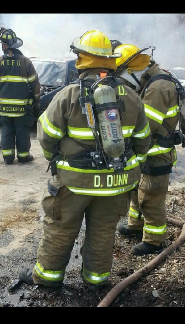 DanielJDunn's tweet image. Early morning drink #firefighter #carfires