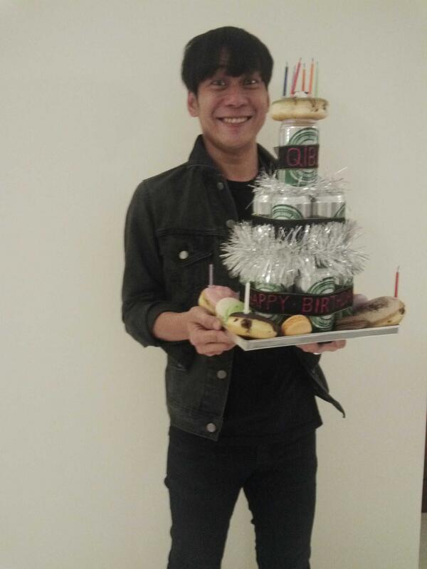CRPalembang's tweet photo. RT @twitchangcuters: Happy birthday Tuan @qibs sang gitaris yg akan semakin Gila dan di Gilai!! http://t.co/7ZQm8fLszZ