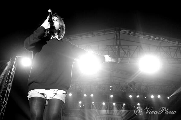 Aaah sukaa jgaa.. Makasih lagi :*RT <a href="/mefcap/">MEFCLOTHING</a>: <a href="/VieaPhew/">pheewz</a> <a href="/Skamigoska/">SKAMIGOSKA</a> #YamahaShow