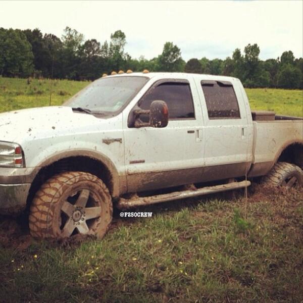 F250CREW's tweet photo. Rt if you like to go mudding http://t.co/IjZjh3EBpt