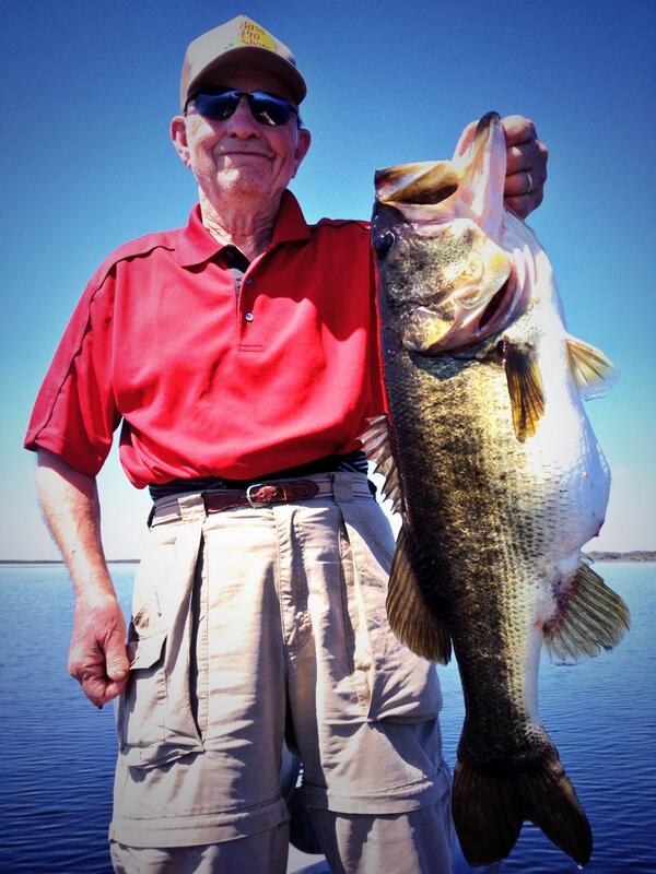 fishorlando's tweet image. Abe (83yrs old) in full #beastmode... 11lbs4oz hawgbeast!!! #bigbass  @BASS_nation @BassFishnTips @thrillsandgills