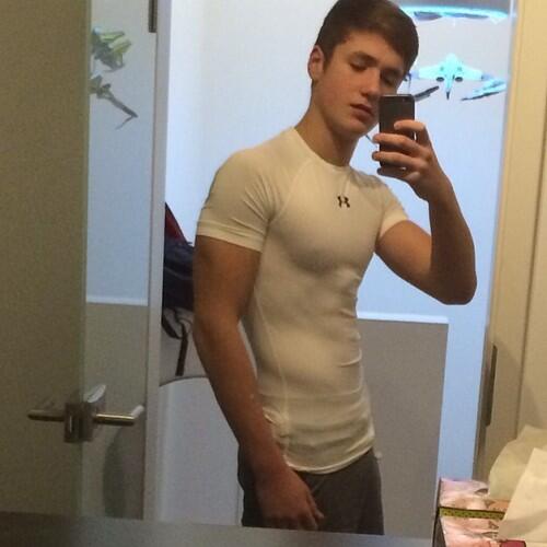 Gayselfies247's tweet photo. #gay #selfie #gayselfie #porn #guy #Sexy #dick #sex http://t.co/BRk4OC1IR3