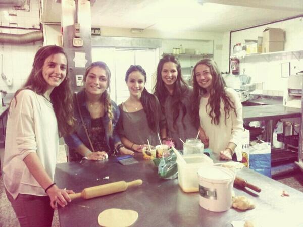 LauRaimundo's tweet photo. Todas para pasteleras😍 @icalabuig31 @blanca_tierno @mtuchi_97 #marino http://t.co/hov7PmmYwB