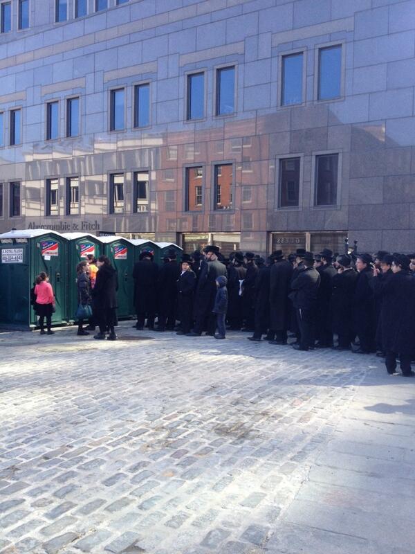 One place where women line way shorter RT <a href="/askbooboo/">Boo Boo Media</a>: Long lines for Port A Johns