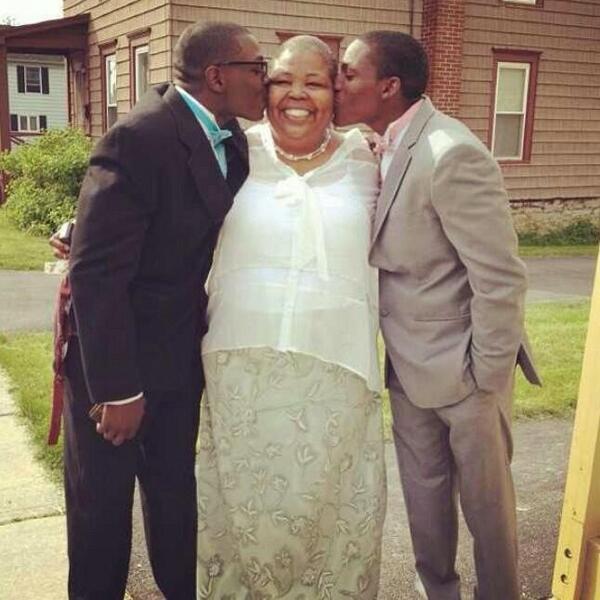AGadaon's tweet photo. Happy birthday mom hope you enjoy your day http://t.co/fRRJylM5W1