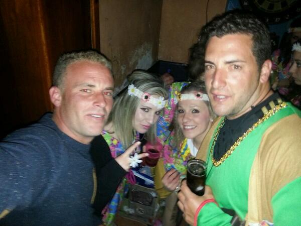 camp_diaz's tweet photo. Ole carnaval este año me lo e pasado de puta madre rodeado de lo mejor @mengual91 @mluisa89 @ToiPower @elvy_cn @jdieg http://t.co/nmSOGPyg0D