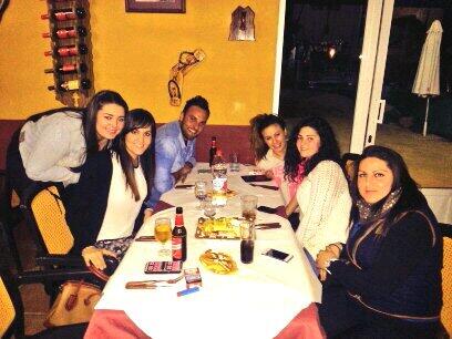 Clarikii's tweet photo. Comiendo y de copas en la @CabaaBrasa  #quebuenotodo @issa562 @Rocioblanca15  @_anabm87 @cb_karmen #Antonio :) http://t.co/b9gaH0q6ai