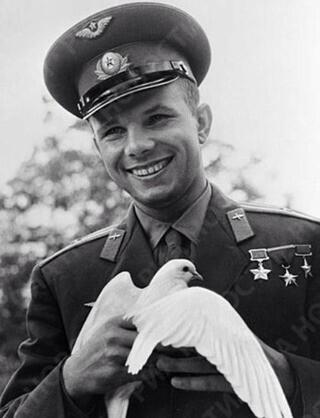 RuWTD's tweet photo. Помнить, что сегодня прошло 80 лет со дня рождения Юрия Гагарина. http://t.co/xS8eFV0j9d