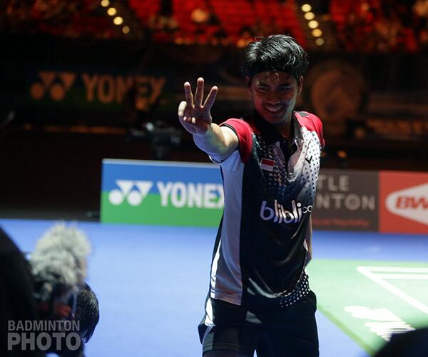 BadmintonEnglnd's tweet photo. Love this photo of Indonesias Tontowi Ahmad as he gives the BIG 3 to @bulutangkisRI fans at the #AllEngland. http://t.co/zJFAd49g5K